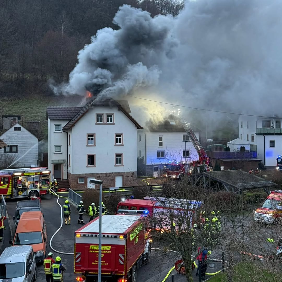 Brennt Dachstuhl und Balkon in Frammersbach